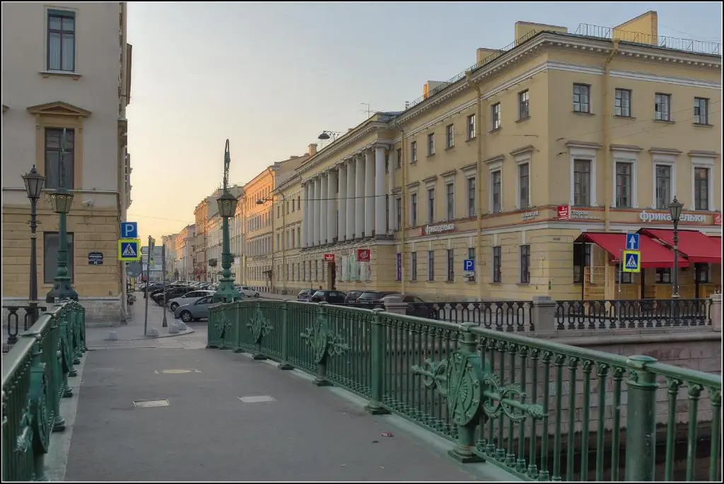Санкт-Петербург: Апарт-отель «На Итальянской 1»