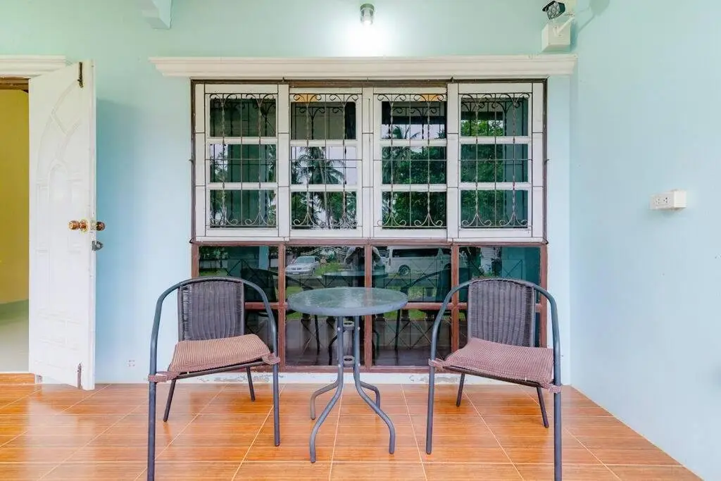 Пхонгпрасан: Bangsaphan Paradise Blue House 230 m. to the beach