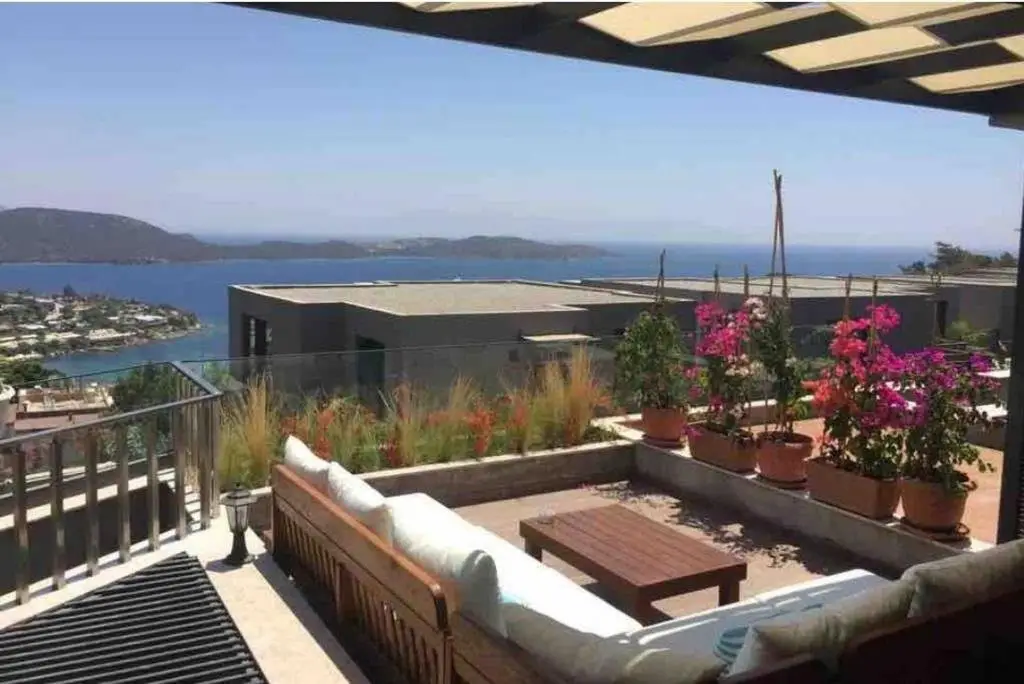 Бодрум: Bodrum Bitez 4 Bed-4 Bath Triplex Villa - AKTUR YANI