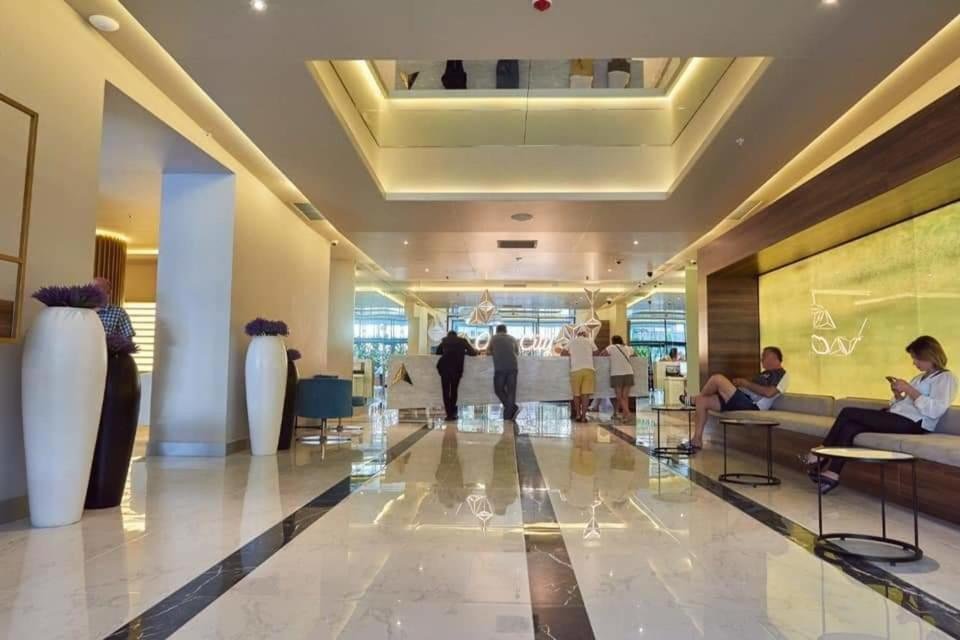 Luxury Apartament on Beach ORBI SITY BATUMI — фото 1