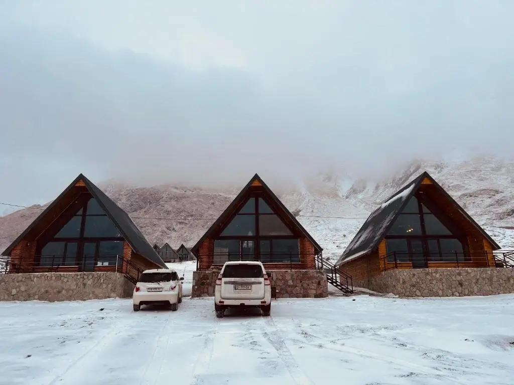 Степанцминда: Kera Cottages Kazbegi