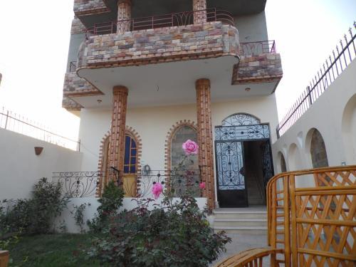 Луксор: Nour House