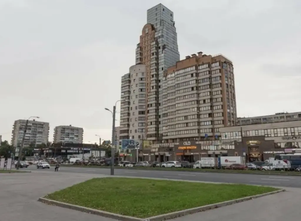 Санкт-Петербург: Квартира 2-комнатная с видом на парк у метро Проспект Славы