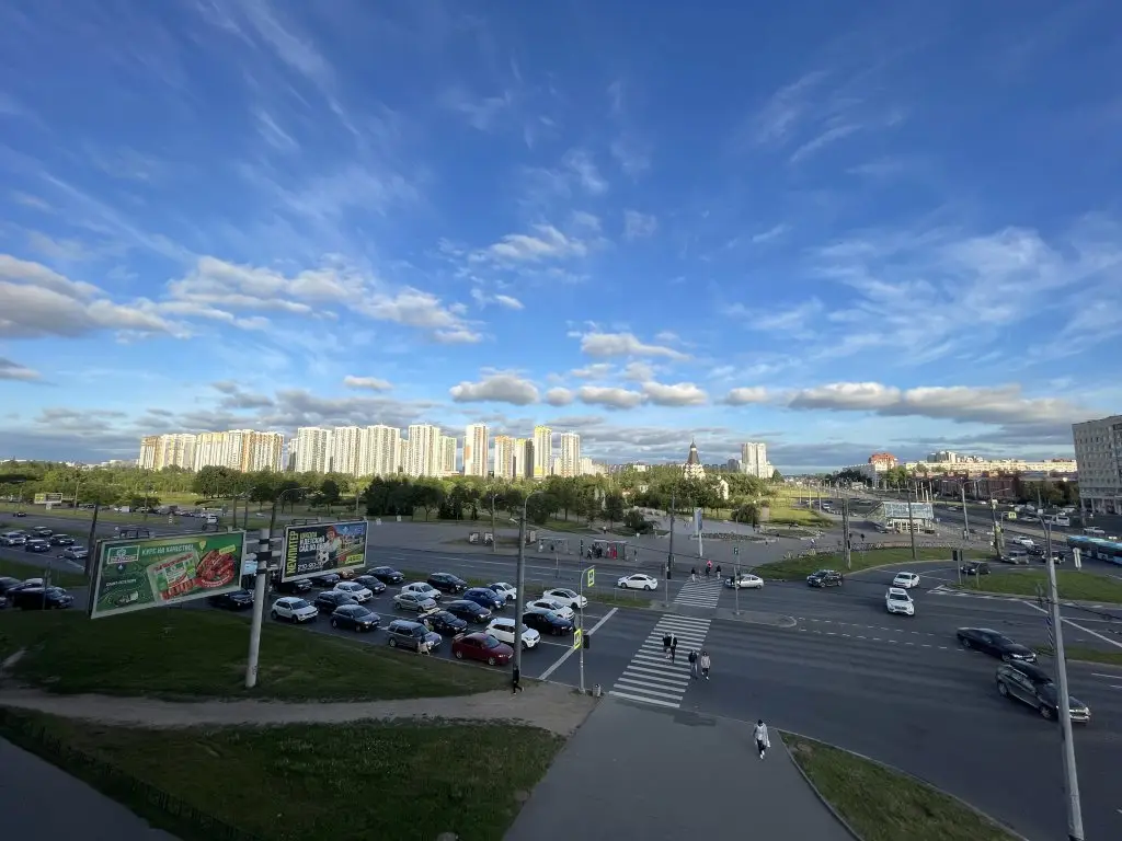 Санкт-Петербург: Квартира 2-комнатная с видом на парк у метро Проспект Славы