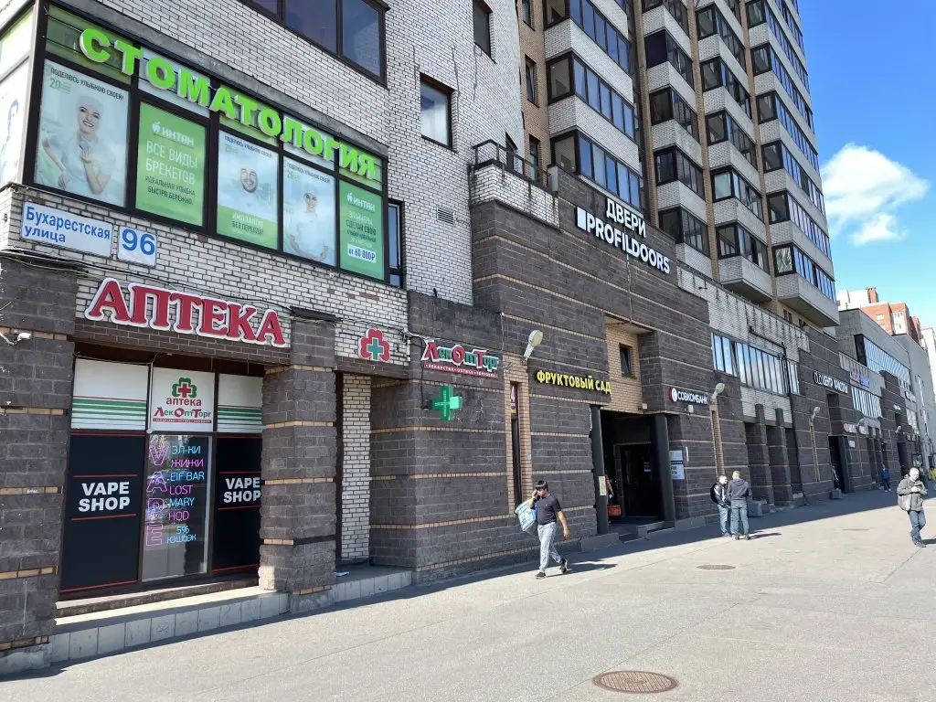 Санкт-Петербург: Квартира 2-комнатная с видом на парк у метро Проспект Славы