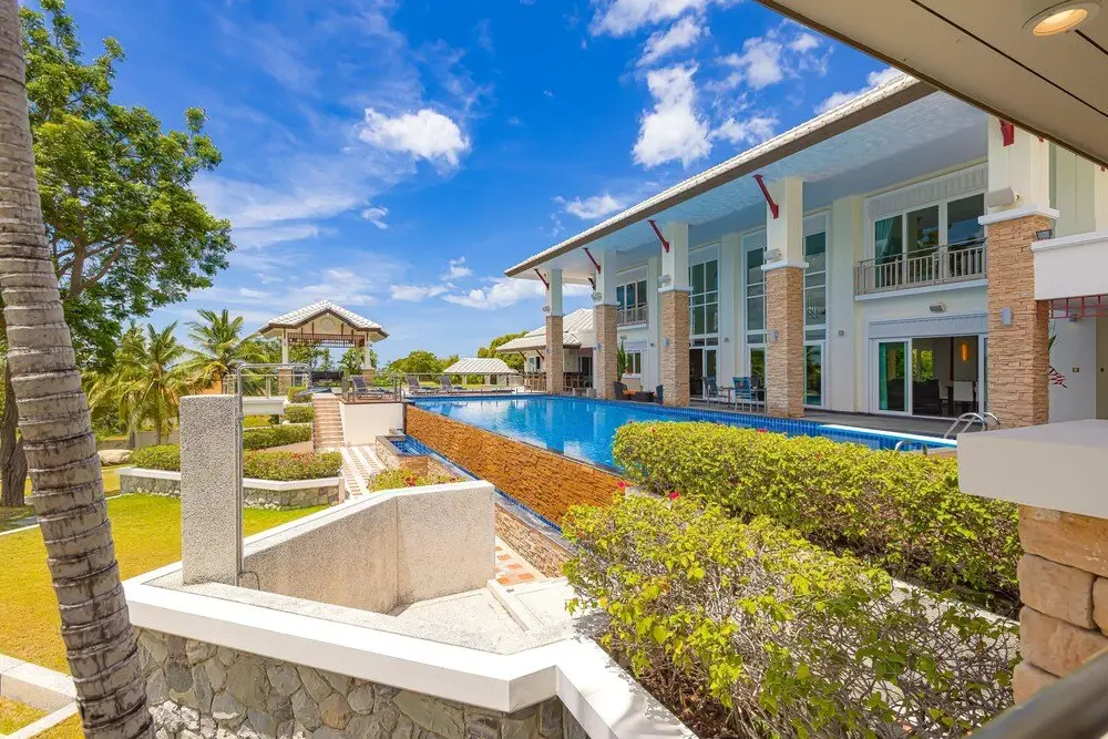 Чаам: Luxury Mansion 6 BR on Golf Course JB