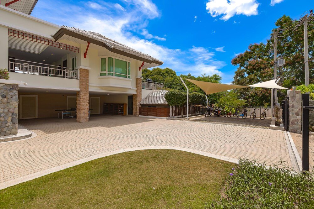 Luxury Mansion 6 BR on Golf Course JB — фото 1