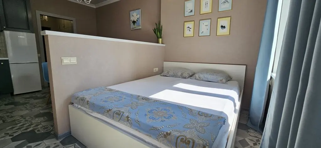 Сочи: Апартаменты Светлая Студия у Моря на Волжской от HomeHotelSochi
