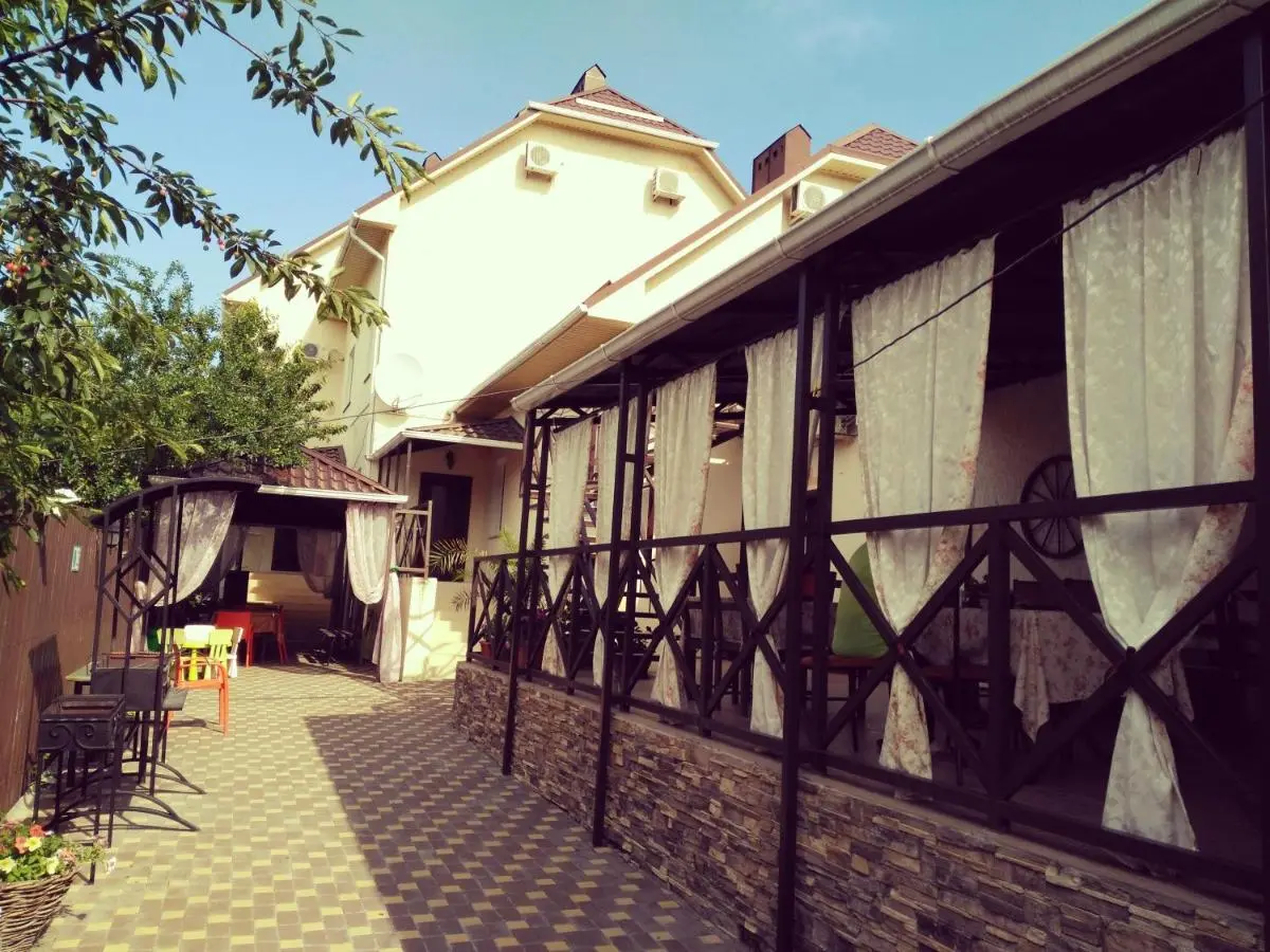 Кабардинка: Guest house Alpina