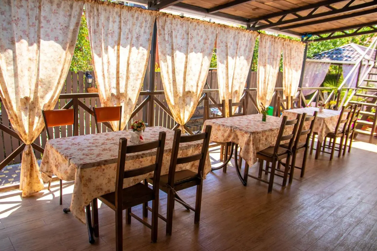 Кабардинка: Guest house Alpina