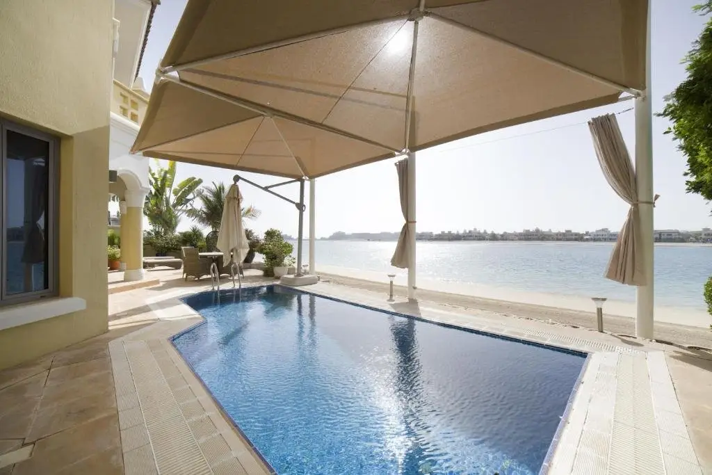 Дубай: Deluxe 4BR Palm Villa With Private Beach and Pool with Complimentary Golf