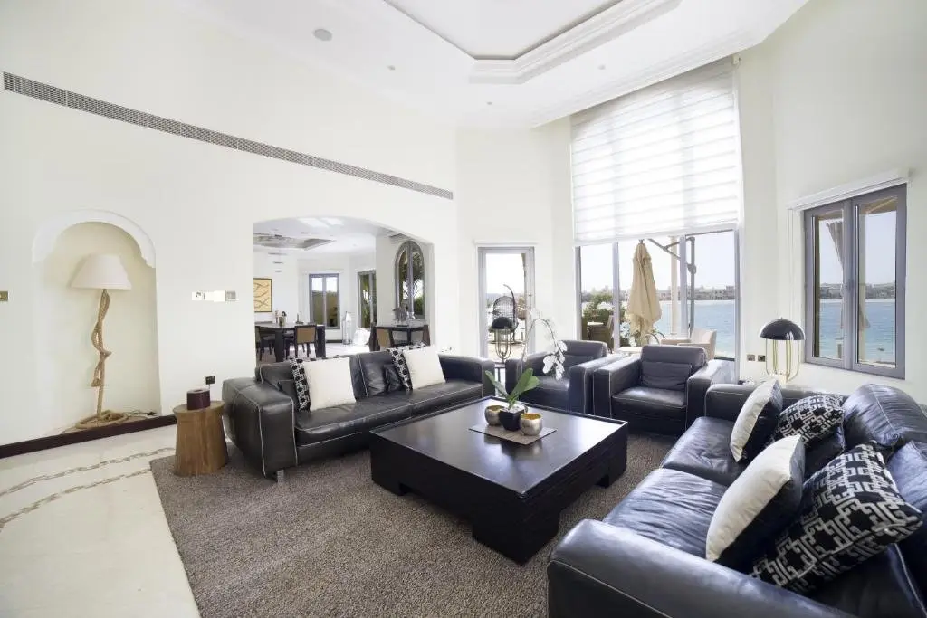 Дубай: Deluxe 4BR Palm Villa With Private Beach and Pool with Complimentary Golf