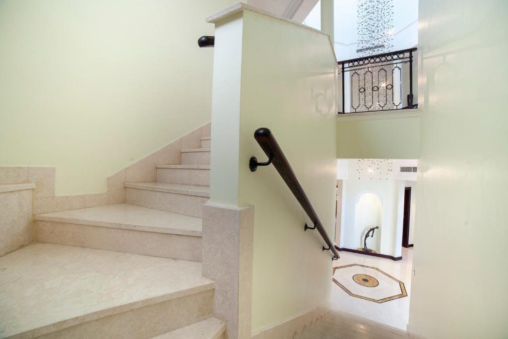 Дубай: Deluxe 4BR Palm Villa With Private Beach and Pool with Complimentary Golf