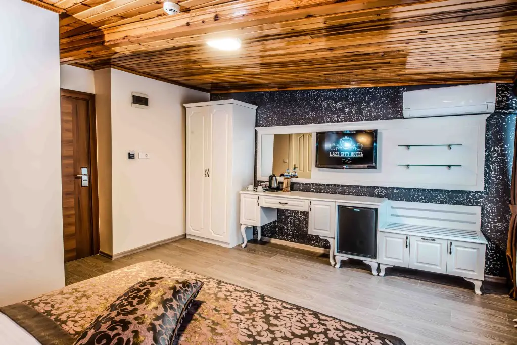 Bed&Breakfast Lazz City Hotel — фото 1