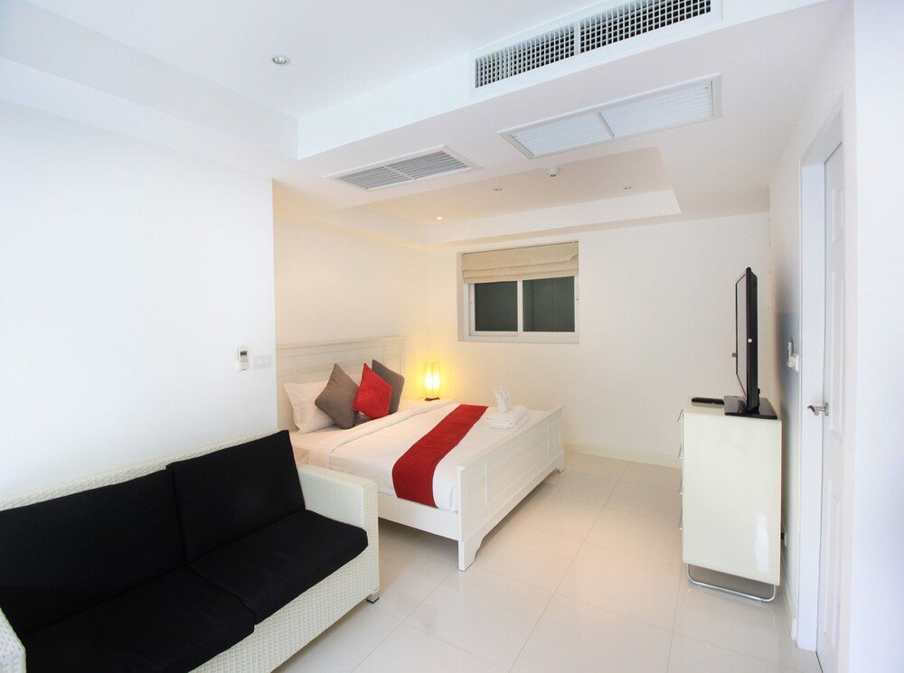 Муанг: Kata Condo by Chattha