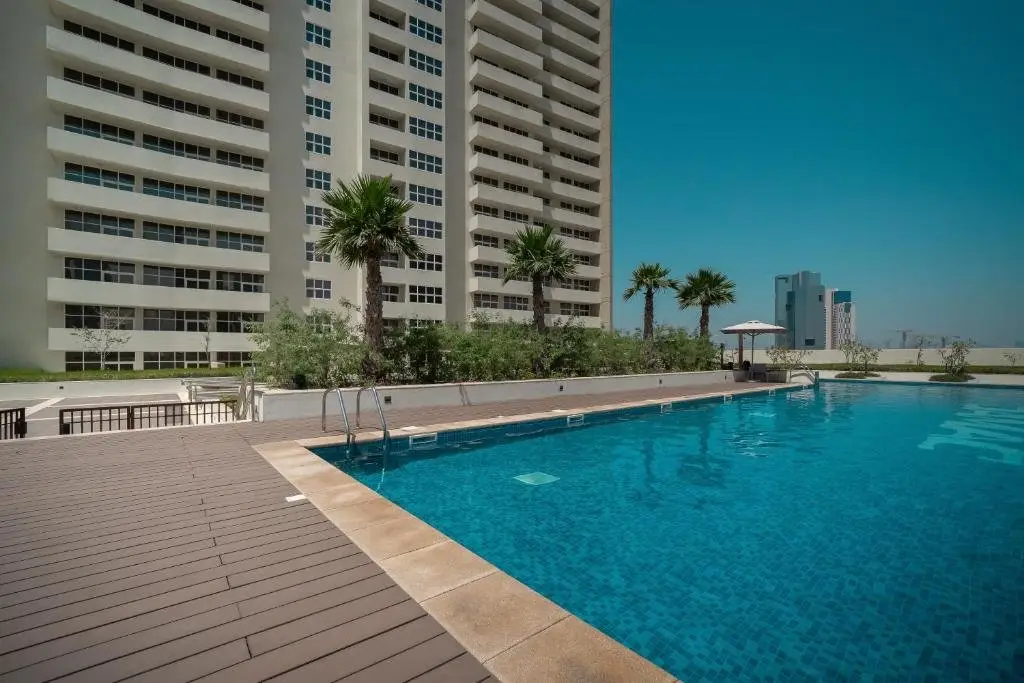 Дубай: HiGuests - Elegant Studio with Pool and Private Balcony