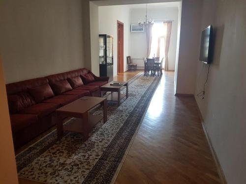 Баку: Apartment on 28 May Street