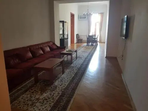 Баку: Apartment on 28 May Street