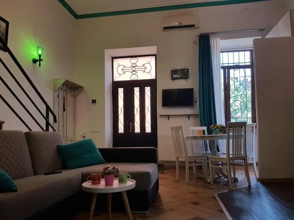Тбилиси: Comfortable Flat in Central Tbilisi