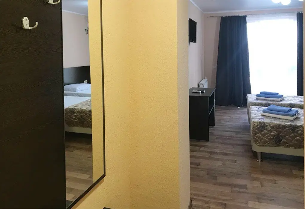Гечрипш: Tristan Hotel