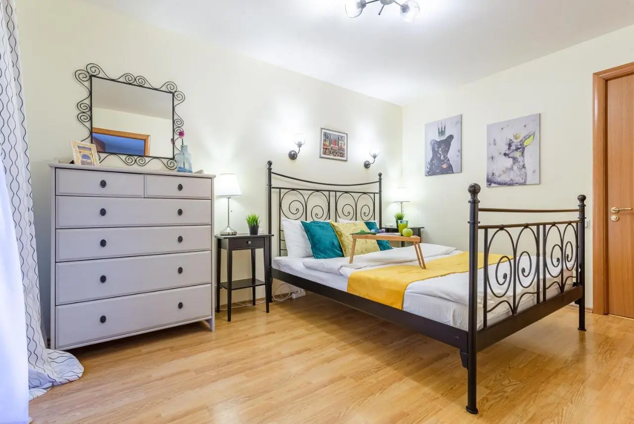 Санкт-Петербург: Peter the Great Apartment near Hermitage with sauna