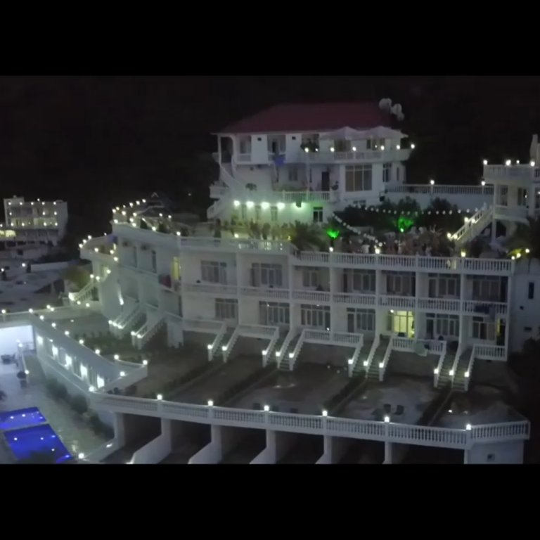 Гонио: Zurapalace Hotel	