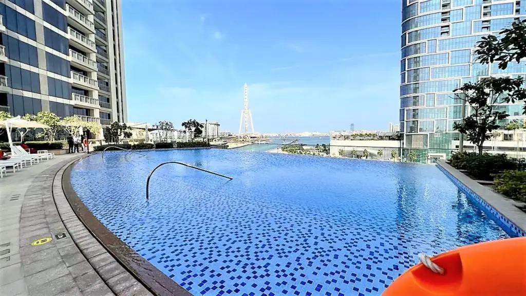 Дубай: Luxurious beach front apartment Dubai Marina