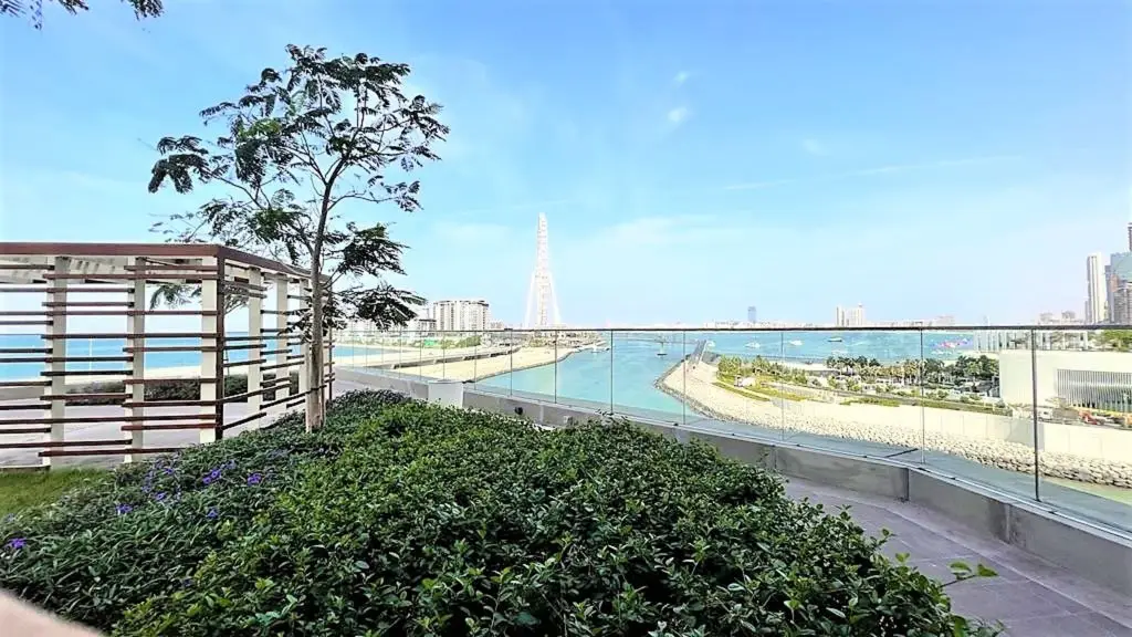 Дубай: Luxurious beach front apartment Dubai Marina