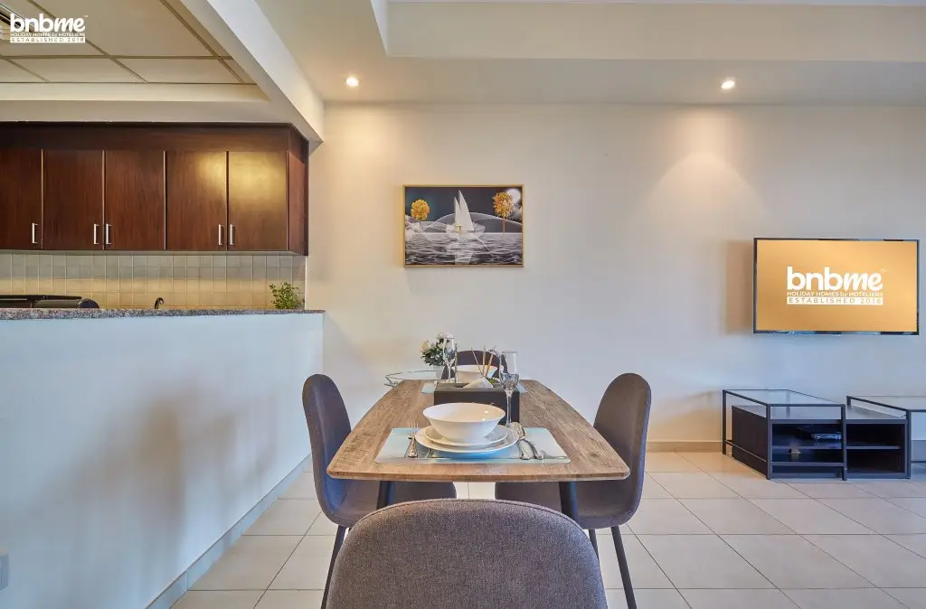 Дубай: Апартаменты bnbmehomes | Great Value 1 BR over looking Canal-303