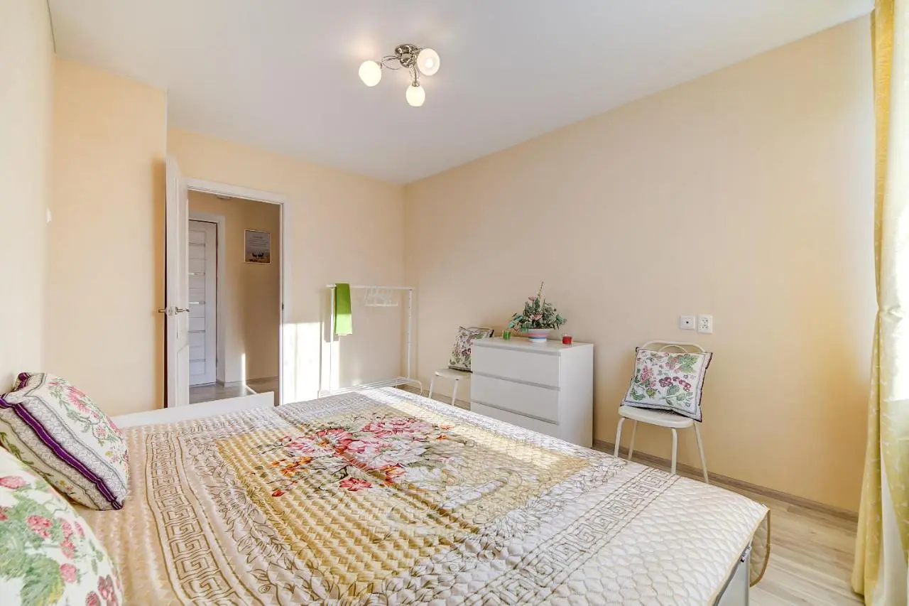 Санкт-Петербург: Apartment on Novocherkasskiy prospekt 22/15