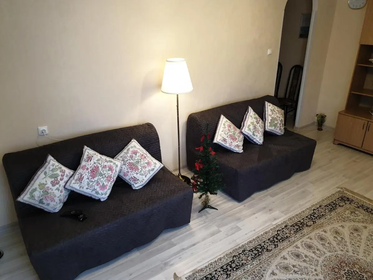 Санкт-Петербург: Apartment on Novocherkasskiy prospekt 22/15