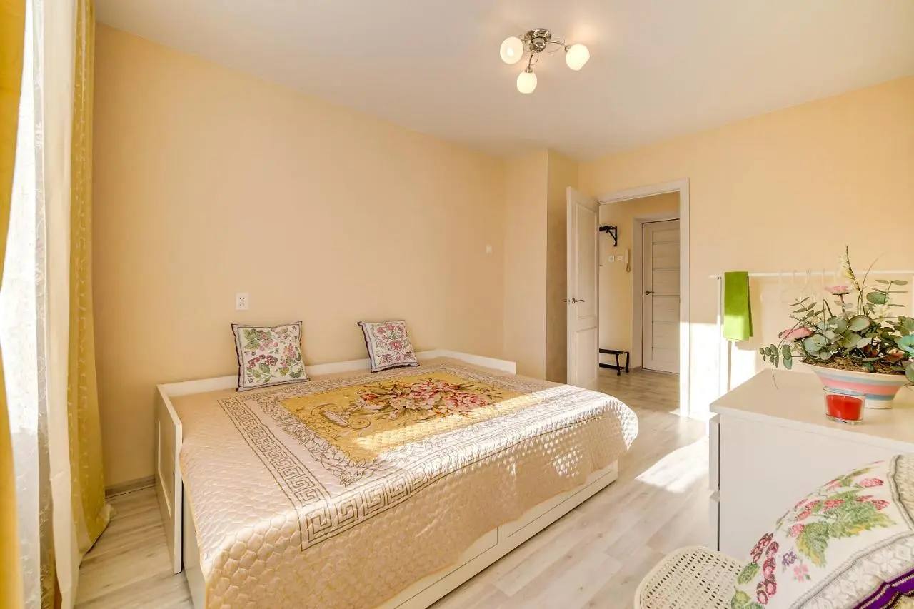 Санкт-Петербург: Apartment on Novocherkasskiy prospekt 22/15