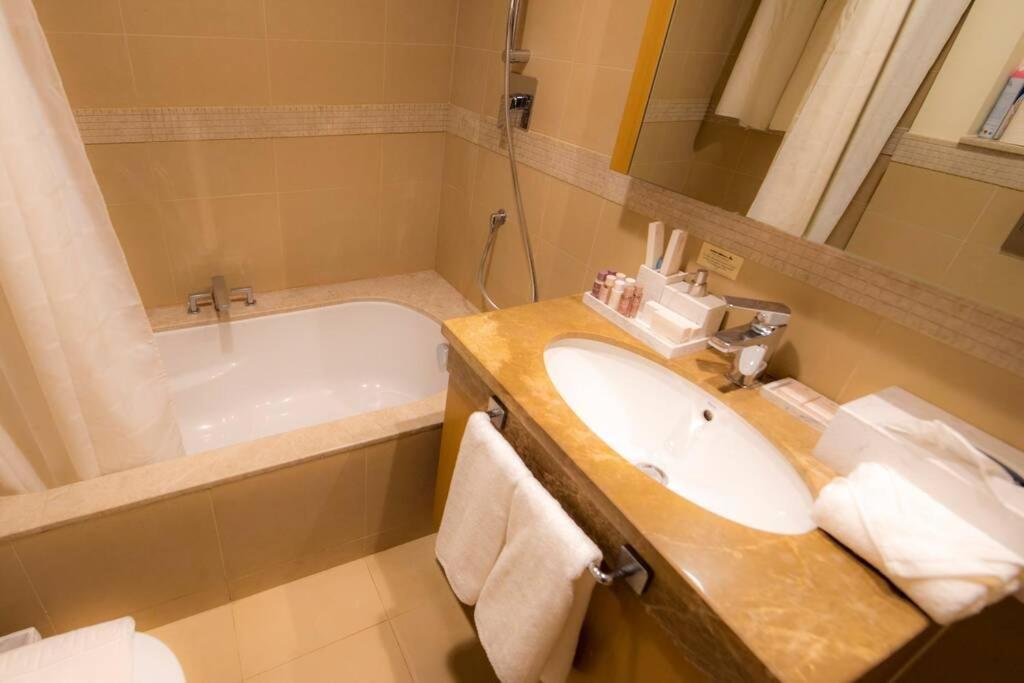 First Class 1br with Dubai Skyline View — фото 1