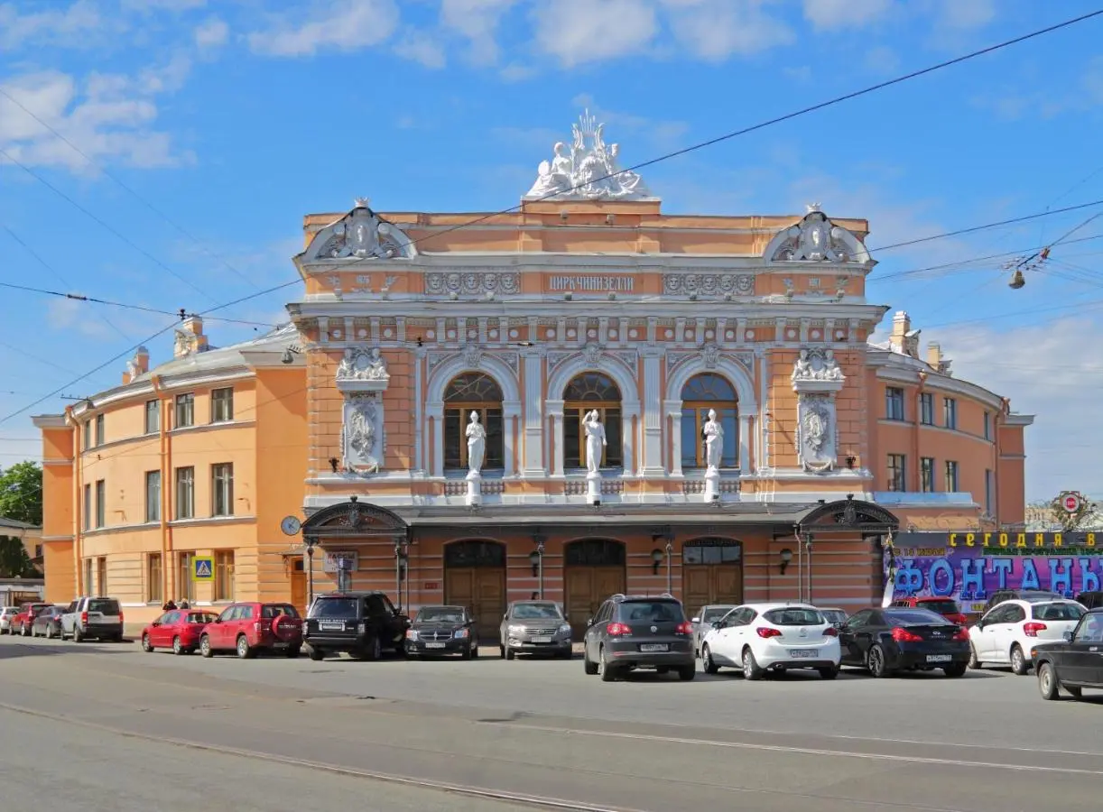 Санкт-Петербург: Apartments on Belinskogo ulitsa