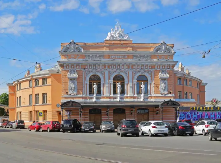 Санкт-Петербург: Apartments on Belinskogo ulitsa