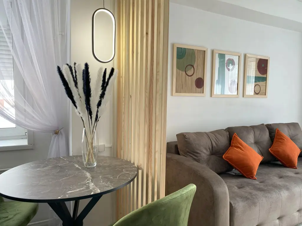 Иркутск: Квартира Студия 38 м² 2/9 Этаж