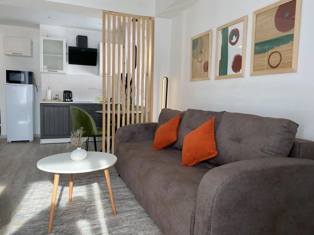 Иркутск: Квартира Студия 38 м² 2/9 Этаж