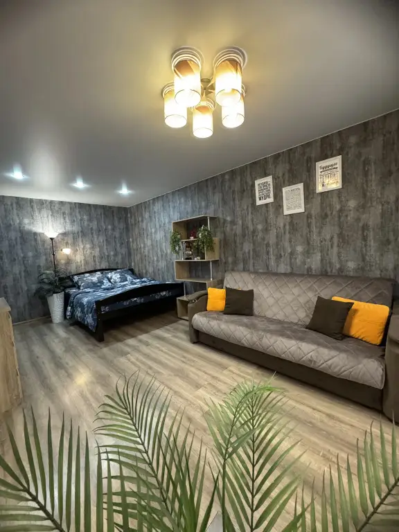 Ярославль: Sovremennaya Studiya V Tsentre Yaroslavlya Flat
