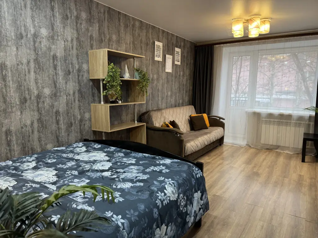 Ярославль: Sovremennaya Studiya V Tsentre Yaroslavlya Flat