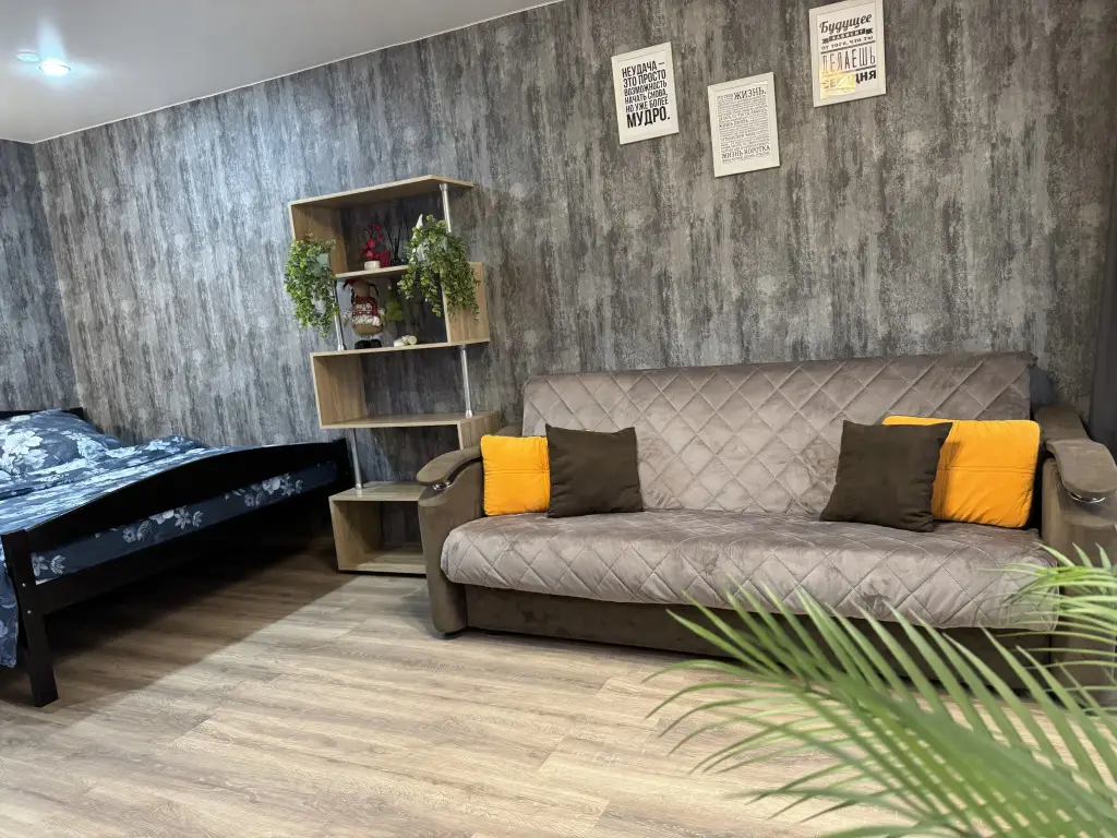 Ярославль: Sovremennaya Studiya V Tsentre Yaroslavlya Flat
