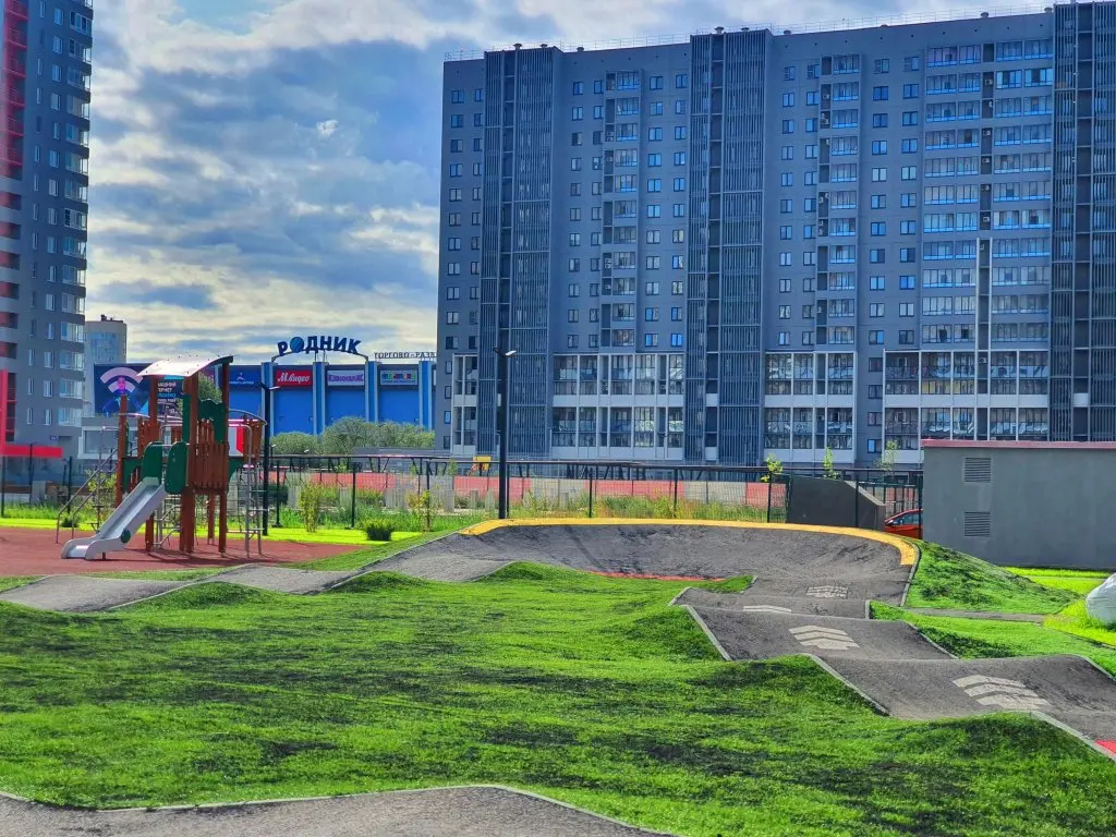 Челябинск: InnHome Apartments (ИннХоум) на набережной  Героя России С.А. Кислова 23