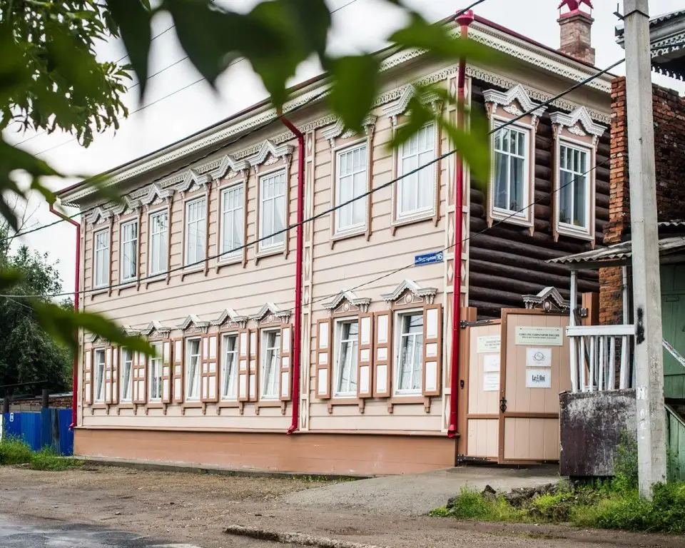 Иркутск: Доходный дом Листратовой