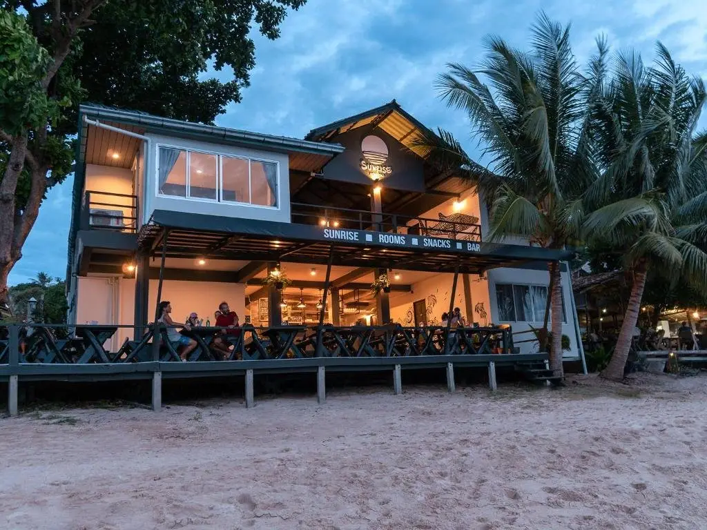 Мэй-Хаад-Бэй: Sunrise Koh Tao