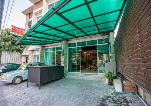 Чиангмай: 3Bedrooms White Design in heart of Nimman