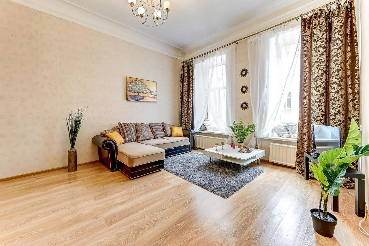Санкт-Петербург: Excellent Apartment behind the Kazan Cathedral
