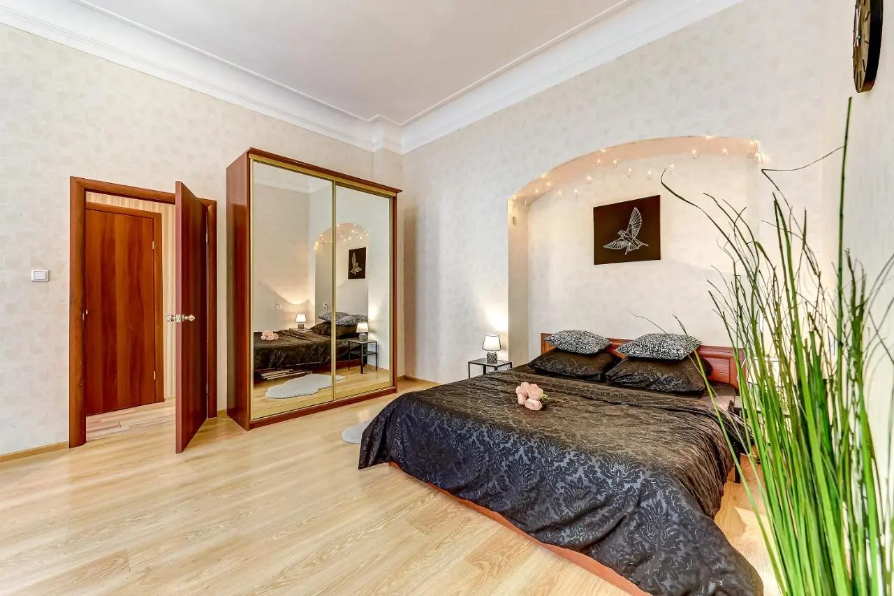Санкт-Петербург: Excellent Apartment behind the Kazan Cathedral