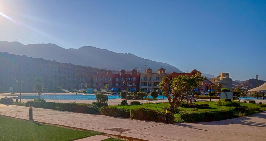 Айн-Сохна: Porto sokhna waterfront sea and pool view