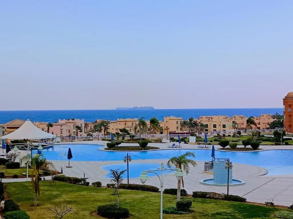 Porto sokhna waterfront sea and pool view — фото 1