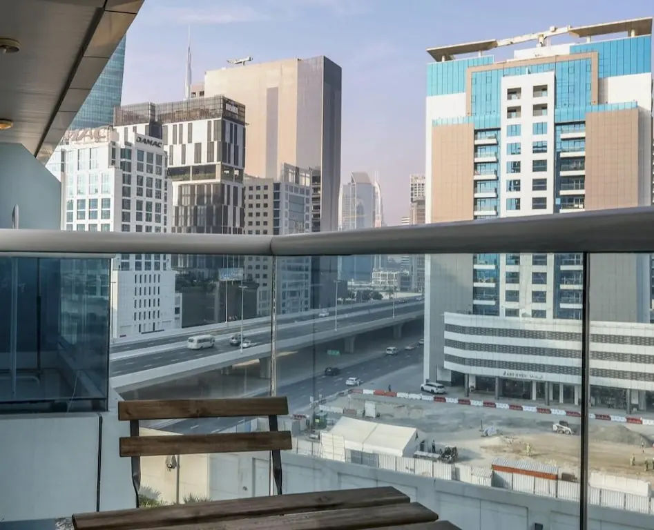 Дубай: Elite LUX Holiday Homes - Stylish Comfortable Studio in Business Bay Dubai, Dubai