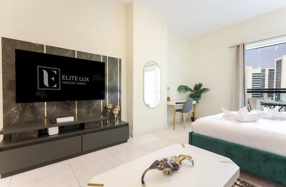 Дубай: Elite LUX Holiday Homes - Stylish Comfortable Studio in Business Bay Dubai, Dubai
